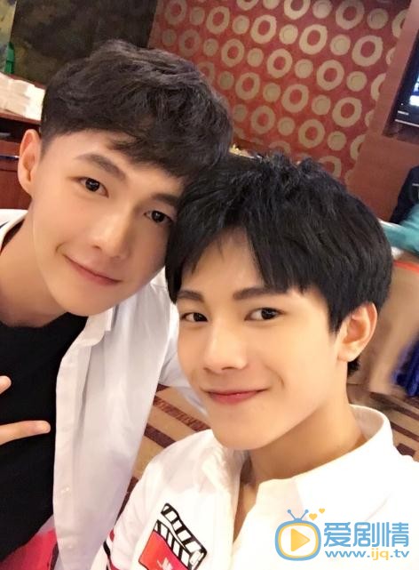 李明源与人合照 李明源高清写真_李明源高清剧照