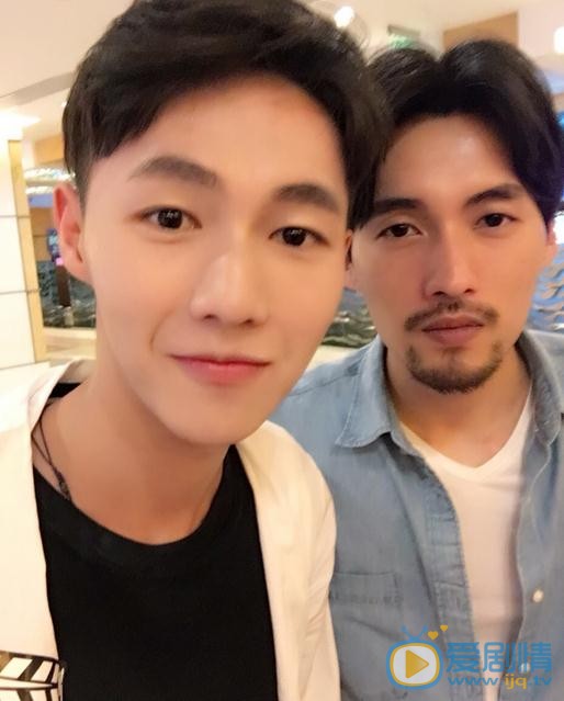 李明源与人合照 李明源高清写真_李明源高清剧照