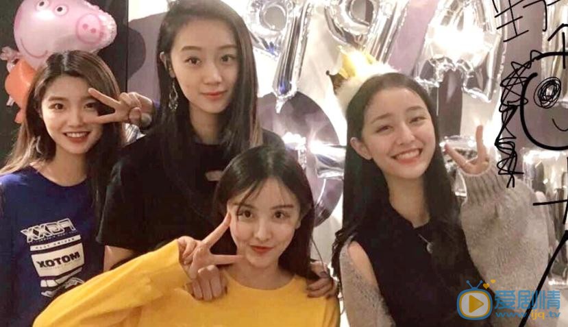 龚婉怡与人合照 龚婉怡高清写真_龚婉怡高清剧照