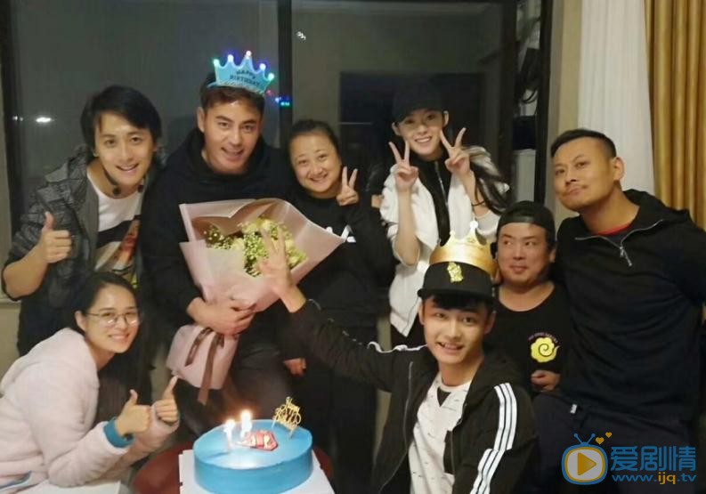 胡龄萌与人合照 胡龄萌高清写真_胡龄萌高清剧照