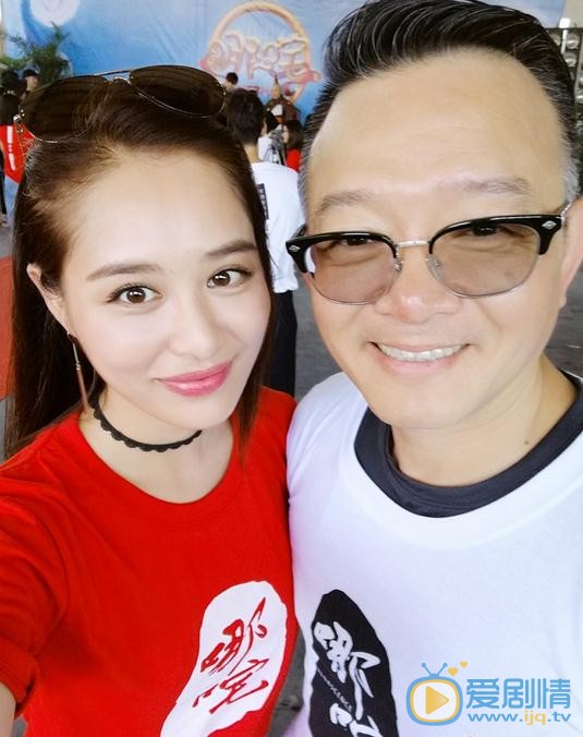 胡龄萌与人合照 胡龄萌高清写真_胡龄萌高清剧照
