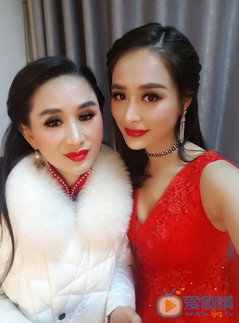 胡龄萌与人合照 胡龄萌高清写真_胡龄萌高清剧照