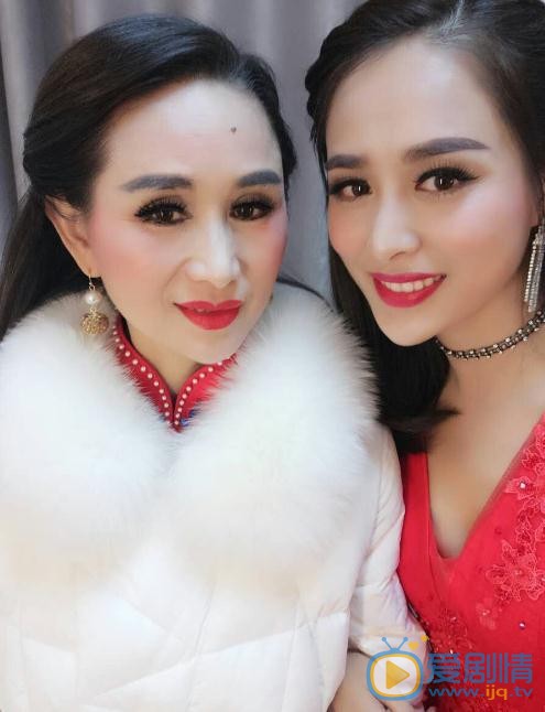 胡龄萌与人合照 胡龄萌高清写真_胡龄萌高清剧照
