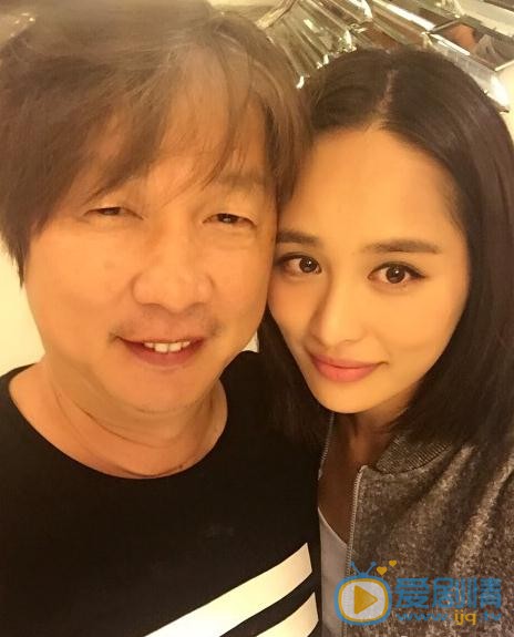 胡龄萌与人合照 胡龄萌高清写真_胡龄萌高清剧照