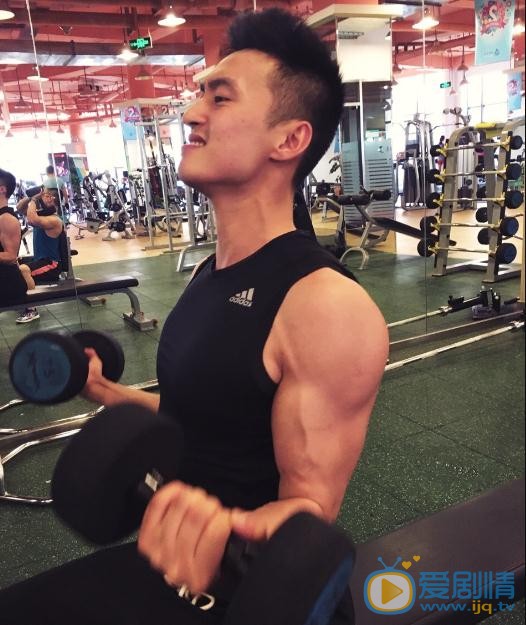 万沛鑫健身照 万沛鑫高清写真_万沛鑫高清剧照