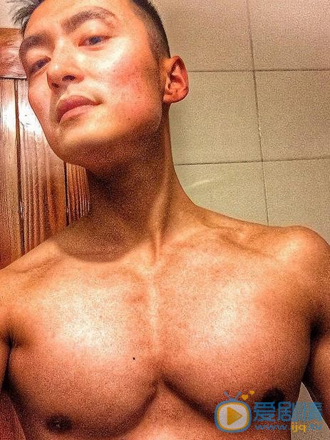 万沛鑫健身照 万沛鑫高清写真_万沛鑫高清剧照