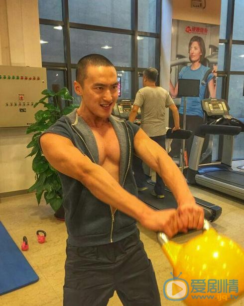 万沛鑫健身照 万沛鑫高清写真_万沛鑫高清剧照