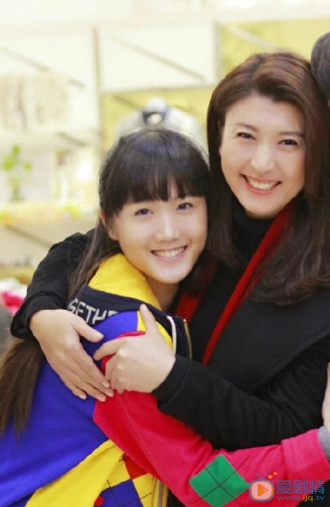 张恩齐与人合照 张恩齐高清写真_张恩齐高清剧照