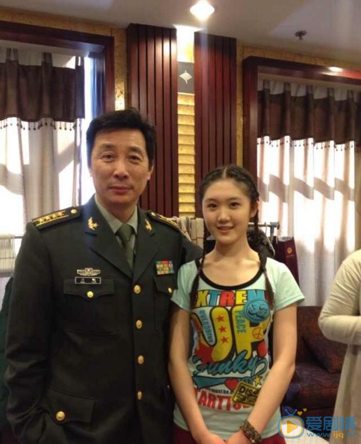 张恩齐与人合照 张恩齐高清写真_张恩齐高清剧照
