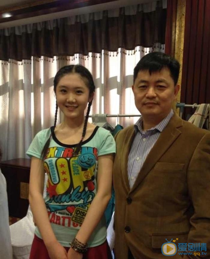 张恩齐与人合照 张恩齐高清写真_张恩齐高清剧照