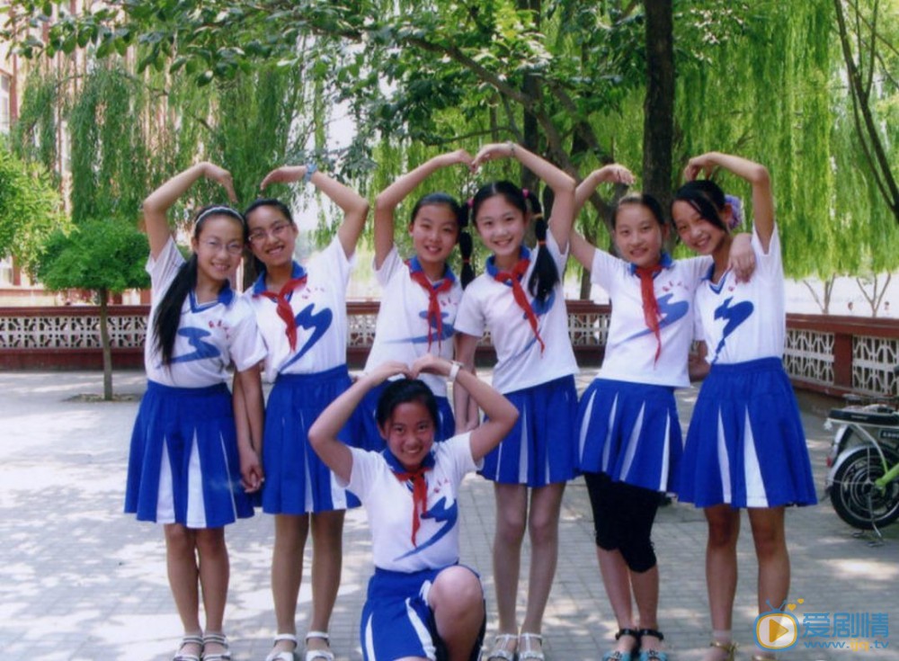 张恩齐与人合照 张恩齐高清写真_张恩齐高清剧照