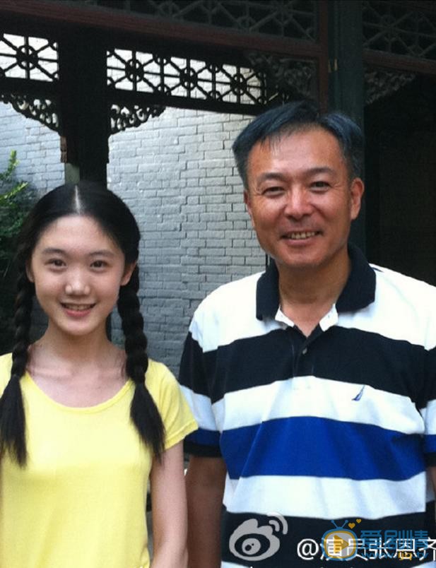 张恩齐与人合照 张恩齐高清写真_张恩齐高清剧照