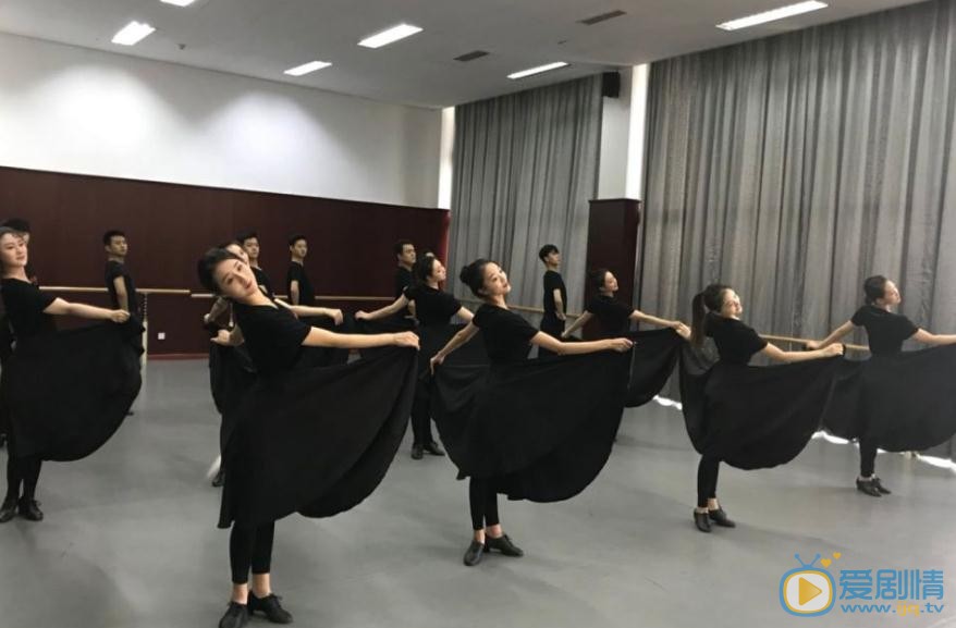 任敏学校练舞照 任敏高清写真_任敏高清剧照