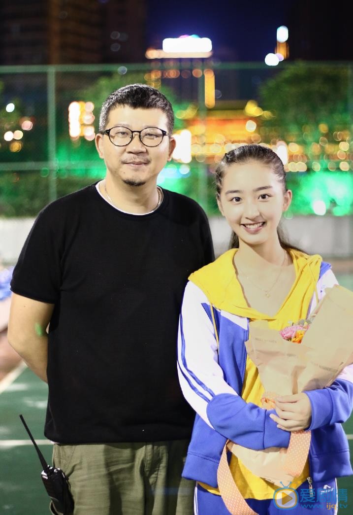 邓恩熙与人合照 邓恩熙高清写真_邓恩熙高清剧照