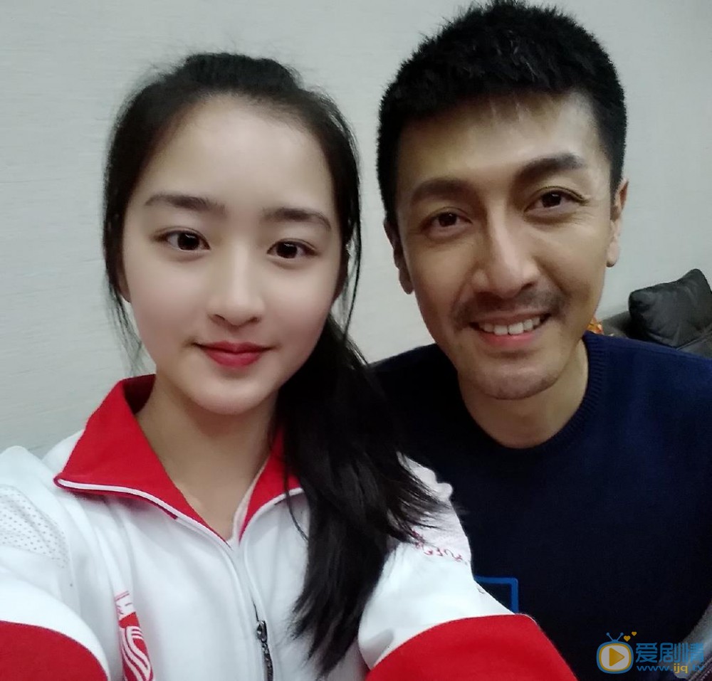 邓恩熙与人合照 邓恩熙高清写真_邓恩熙高清剧照