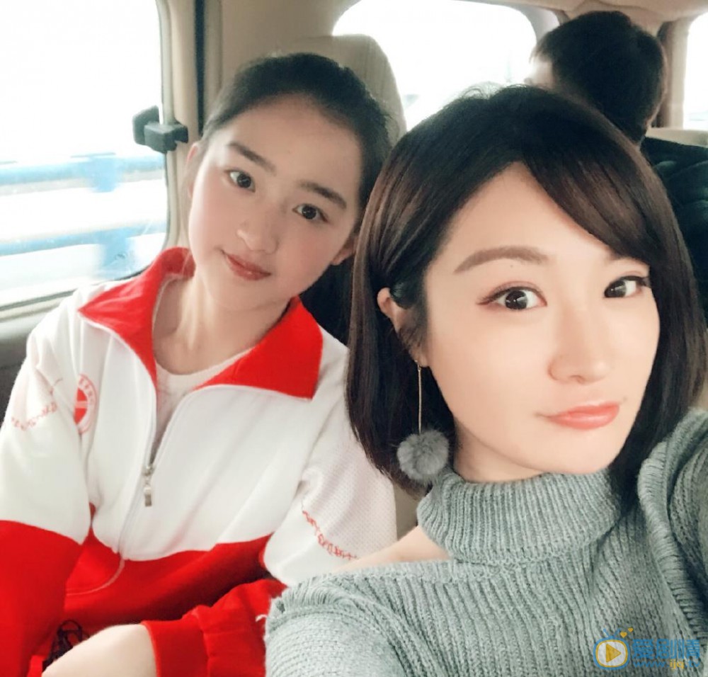 邓恩熙与人合照 邓恩熙高清写真_邓恩熙高清剧照