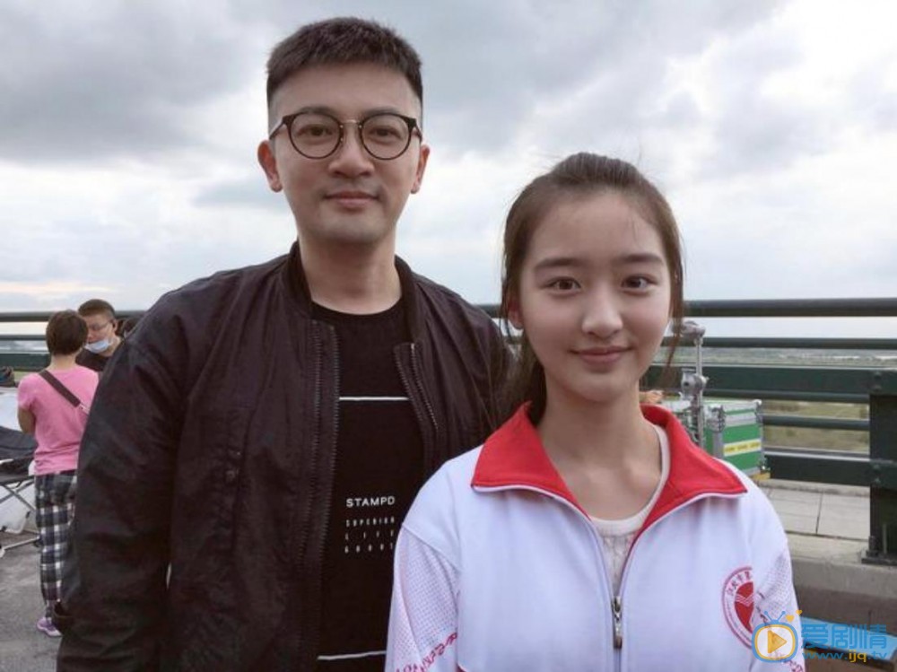 邓恩熙与人合照 邓恩熙高清写真_邓恩熙高清剧照