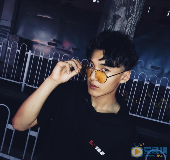 章煜奇个性照片 章煜奇高清写真_章煜奇高清剧照