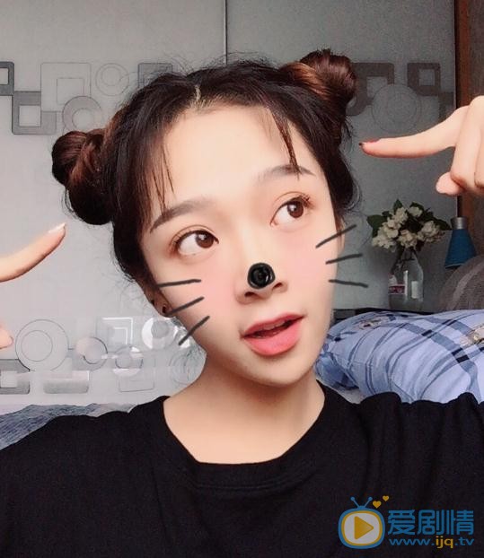依莎可爱照 依莎高清写真_依莎高清剧照