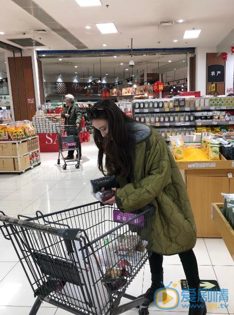 鲍天琦超市照 鲍天琦高清写真_鲍天琦高清剧照