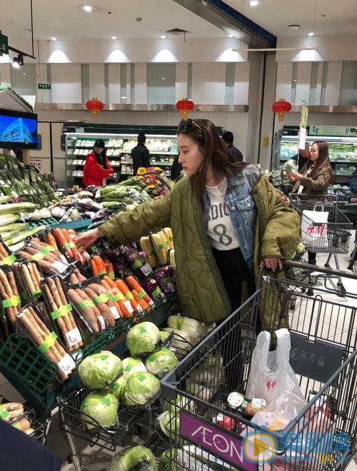 鲍天琦超市照 鲍天琦高清写真_鲍天琦高清剧照