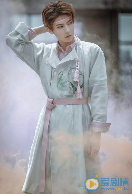 徐鹤尼汉服写真 徐鹤尼高清写真_徐鹤尼高清剧照