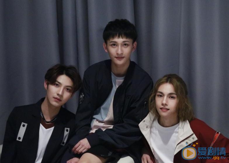 徐鹤尼与人合照 徐鹤尼高清写真_徐鹤尼高清剧照