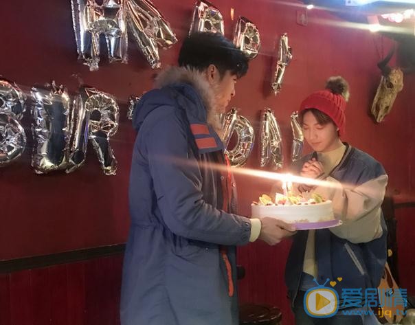 徐鹤尼与人合照 徐鹤尼高清写真_徐鹤尼高清剧照