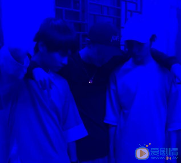 徐鹤尼与人合照 徐鹤尼高清写真_徐鹤尼高清剧照