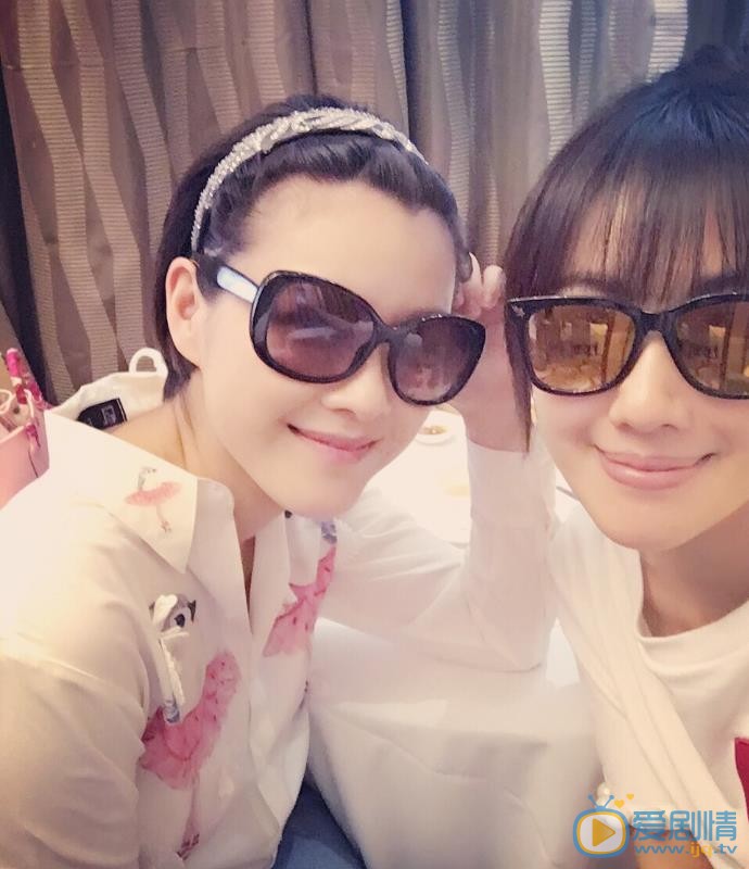 李施嬅闺蜜合照 李施嬅高清写真_李施嬅高清剧照