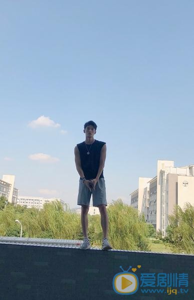 李向哲生活照 李向哲高清写真_李向哲高清剧照