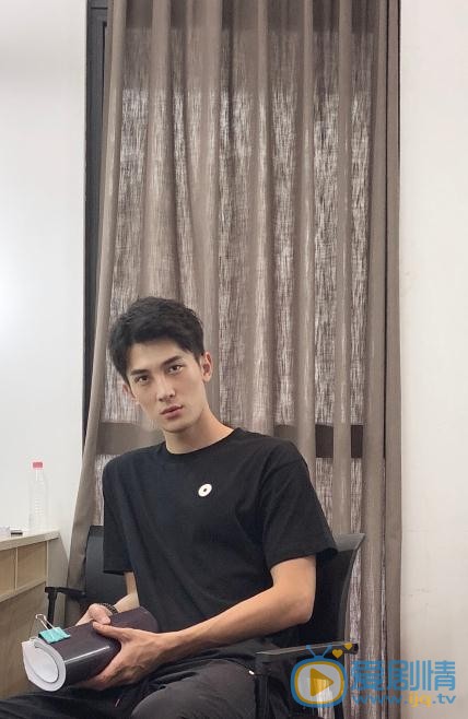 李向哲生活照 李向哲高清写真_李向哲高清剧照