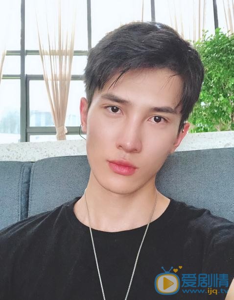 李向哲生活照 李向哲高清写真_李向哲高清剧照