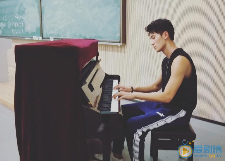 李向哲生活照 李向哲高清写真_李向哲高清剧照