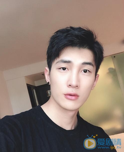 李向哲生活照 李向哲高清写真_李向哲高清剧照
