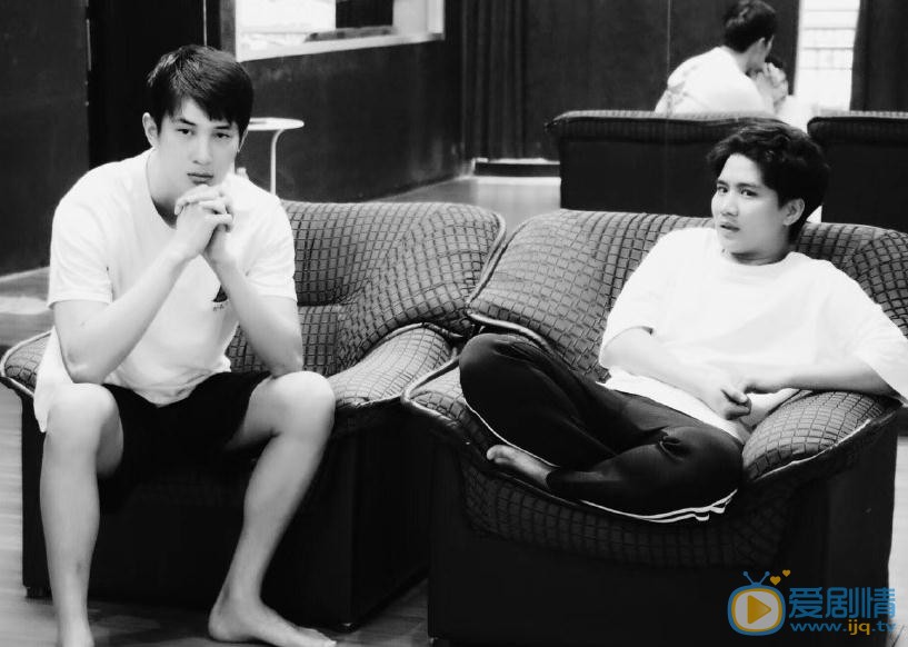 李向哲与人合照 李向哲高清写真_李向哲高清剧照