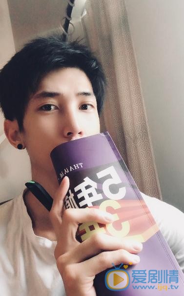 李向哲生活照 李向哲高清写真_李向哲高清剧照