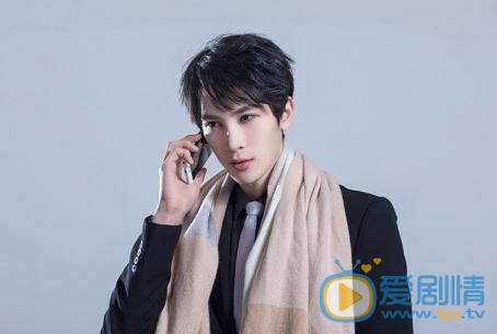 李向哲西装写真 李向哲高清写真_李向哲高清剧照