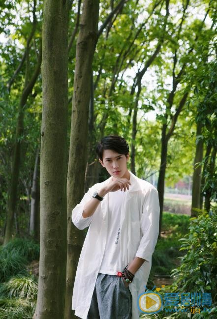李向哲春色写真 李向哲高清写真_李向哲高清剧照