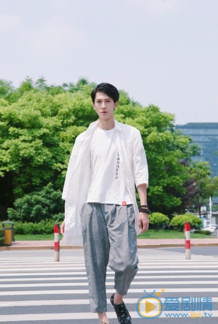 李向哲春色写真 李向哲高清写真_李向哲高清剧照