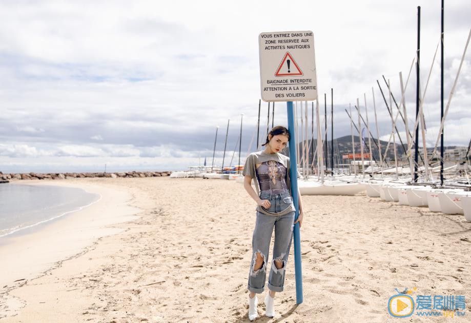 赵宇彤户外街拍 赵宇彤高清写真_赵宇彤高清剧照