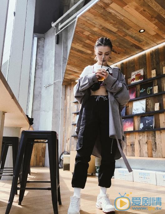 赵宇彤户外街拍 赵宇彤高清写真_赵宇彤高清剧照