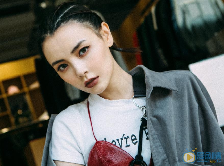 赵宇彤户外街拍 赵宇彤高清写真_赵宇彤高清剧照