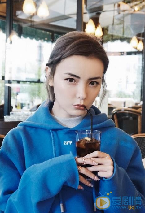 赵宇彤户外街拍 赵宇彤高清写真_赵宇彤高清剧照