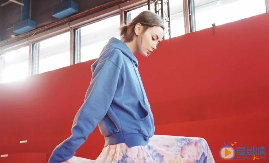 赵宇彤户外街拍 赵宇彤高清写真_赵宇彤高清剧照