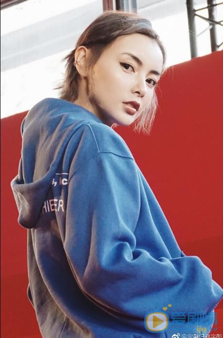 赵宇彤户外街拍 赵宇彤高清写真_赵宇彤高清剧照