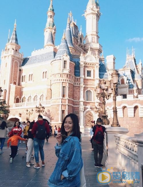 袁子芸与人合照 袁子芸高清写真_袁子芸高清剧照