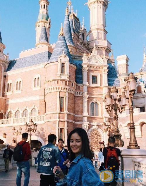 袁子芸与人合照 袁子芸高清写真_袁子芸高清剧照