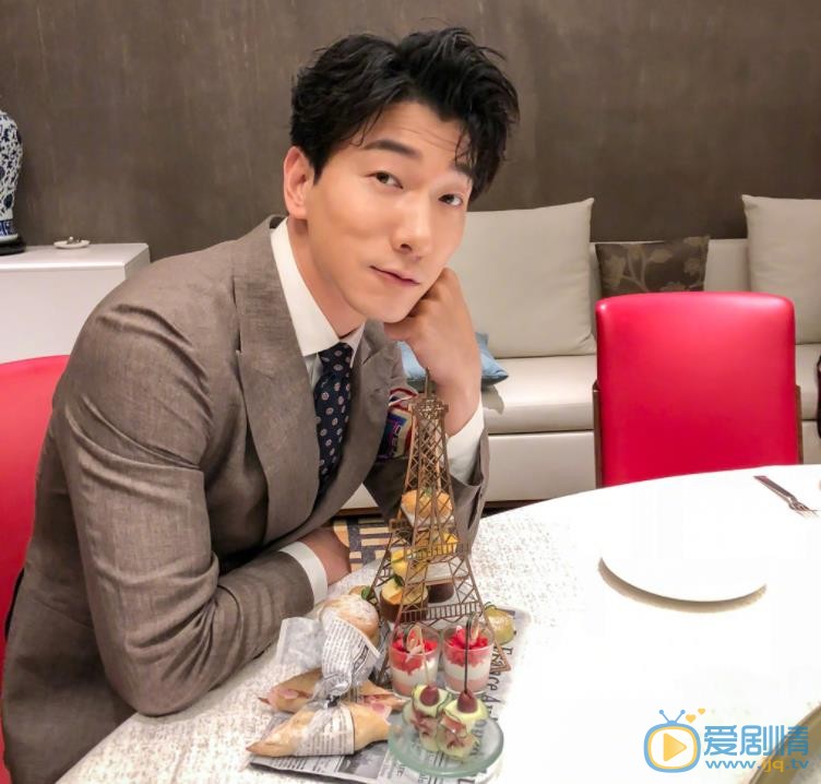 鸣鸿传沈十五是谁演的？沈十五扮演者张亮个人资料、写真及生活照欣赏 张亮参演的电影