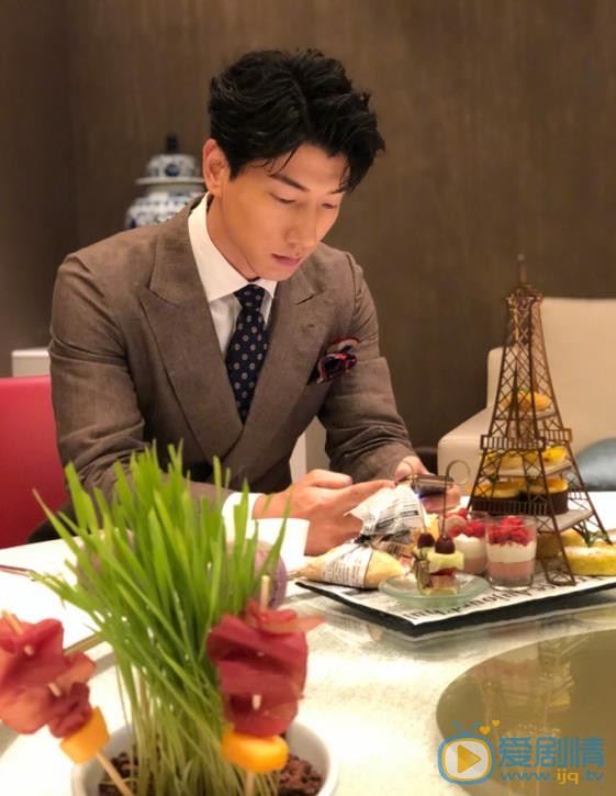 鸣鸿传沈十五是谁演的？沈十五扮演者张亮个人资料、写真及生活照欣赏 张亮参演的电影